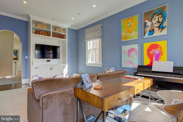 living area featuring arched walkways, recessed lighting, baseboards, and ornamental molding