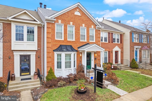 view of property featuring a front lawn