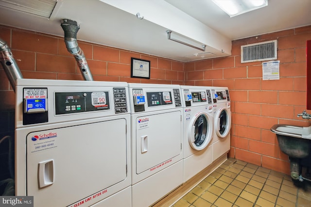 washroom featuring independent washer and dryer and light tile patterned flooring