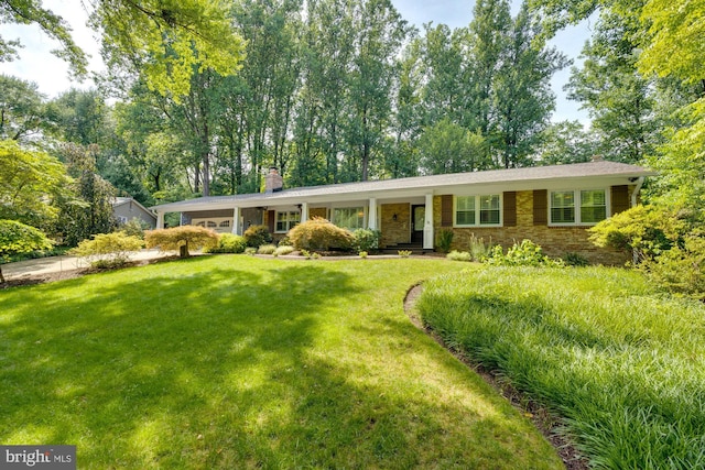 ranch-style home with a front yard