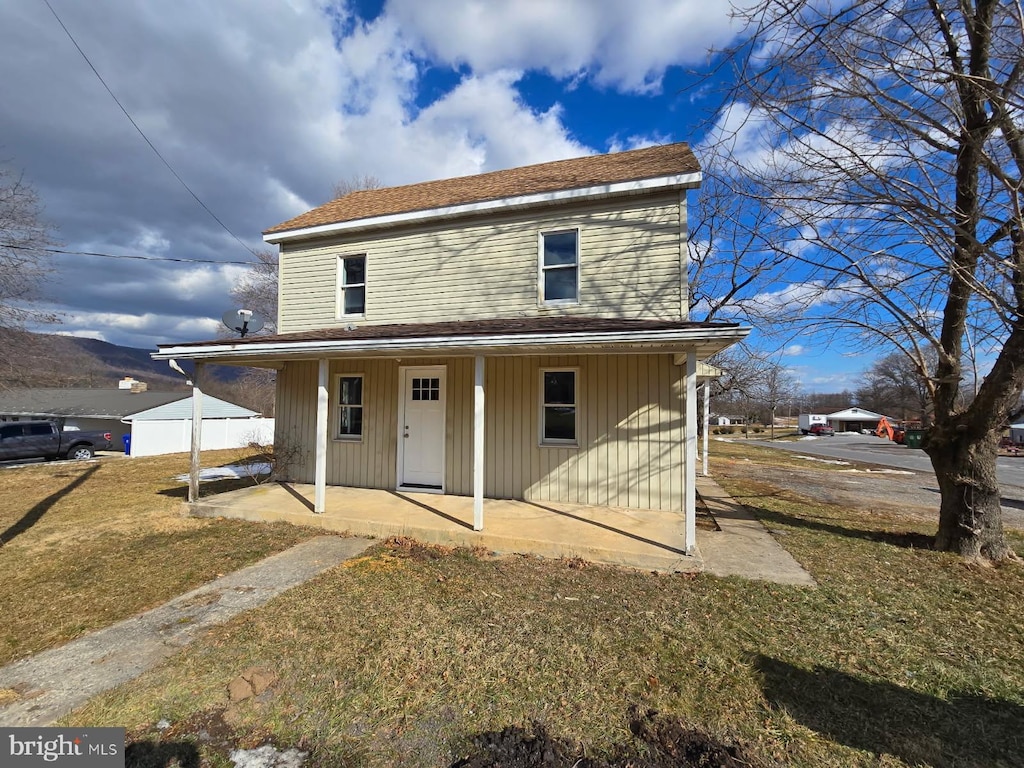 view of front of property with a patio area and a front lawn