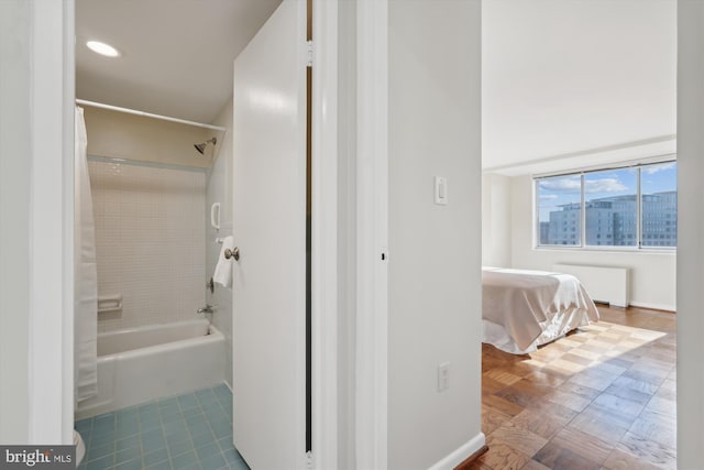 bathroom with tiled shower / bath