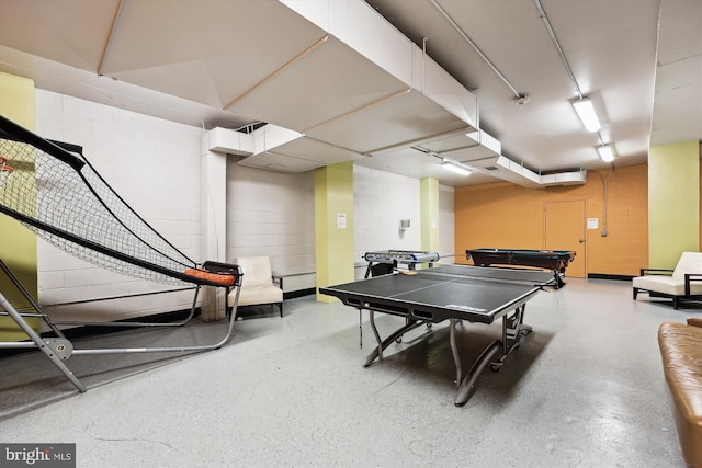 rec room featuring pool table