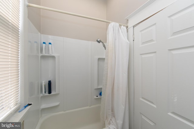 bathroom with shower / bath combo with shower curtain