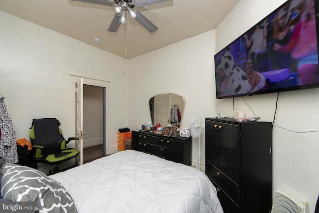 bedroom with ceiling fan