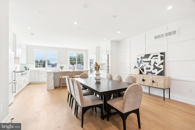 dining room with light hardwood / wood-style floors