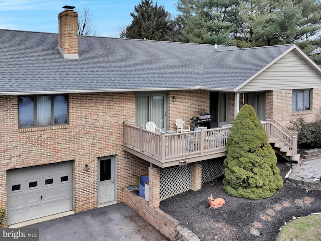 view of front facade featuring a garage