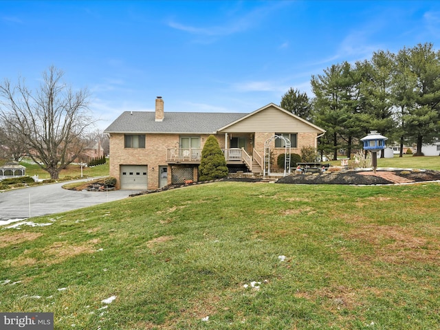 view of front of home featuring a garage and a front yard