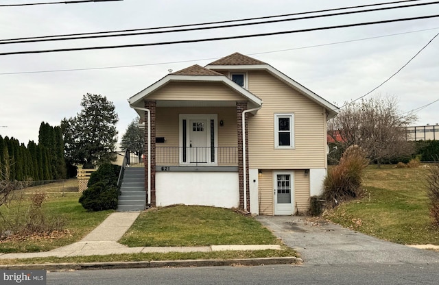 view of front of house featuring a front lawn and a porch