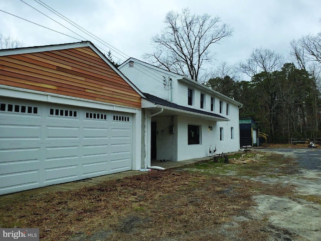 view of front facade featuring a garage