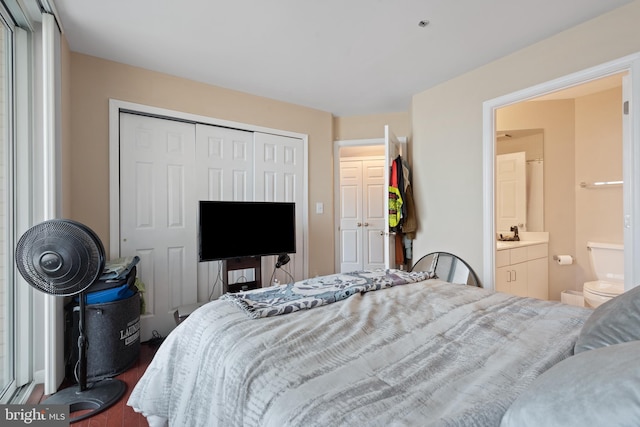 bedroom featuring connected bathroom and a closet