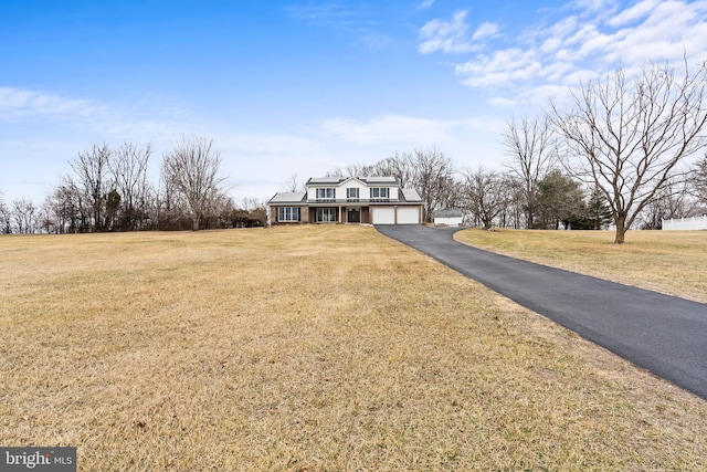 view of front of property featuring a front yard