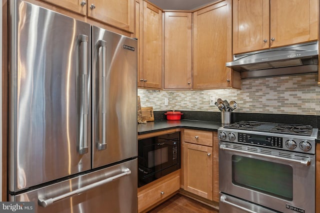 kitchen with decorative backsplash and stainless steel appliances