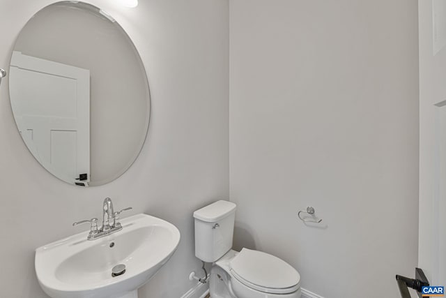 bathroom featuring toilet and sink