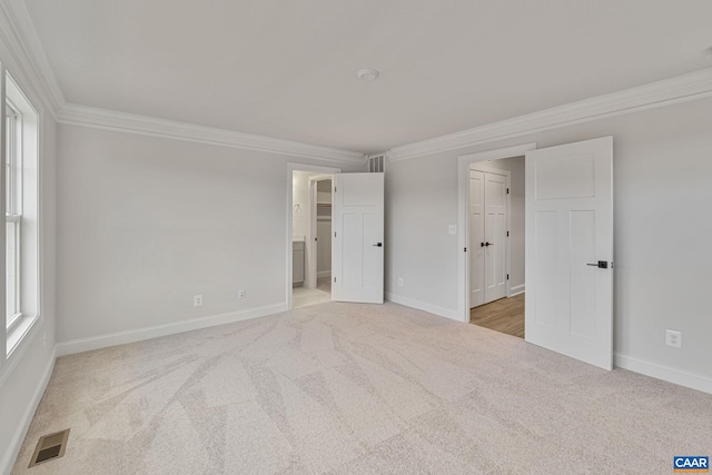 empty room featuring ornamental molding and carpet flooring