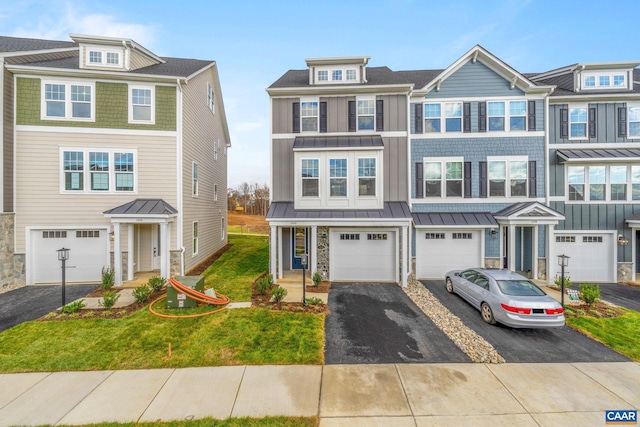 view of front of home featuring a front lawn