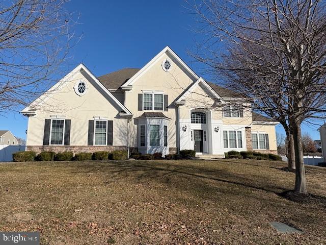 view of front of house with a front lawn