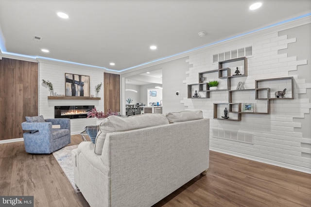 living room featuring hardwood / wood-style flooring and crown molding