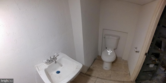 bathroom featuring sink and toilet