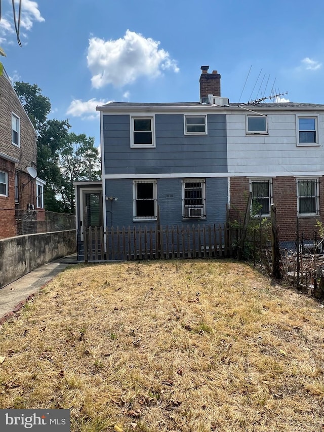 back of house featuring a yard