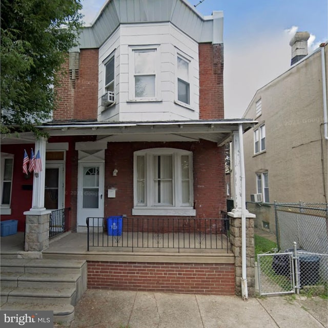 view of front of house featuring covered porch