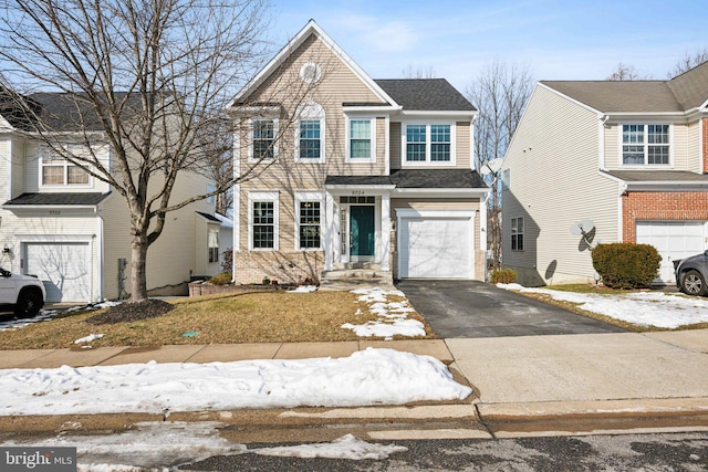 view of front property featuring a garage