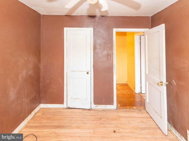 unfurnished bedroom featuring ceiling fan and light wood-type flooring