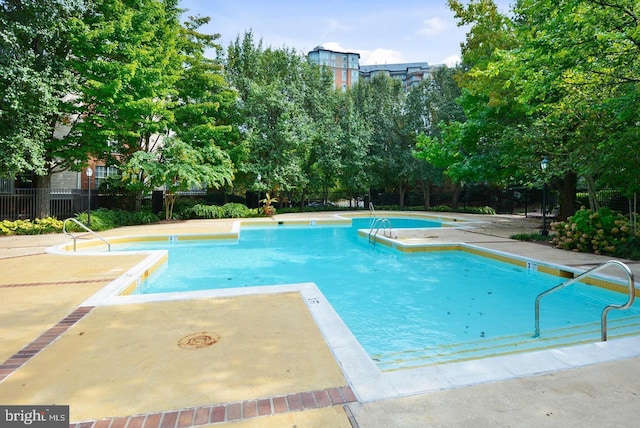 view of swimming pool