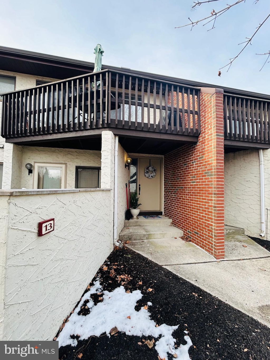 entrance to property with a balcony