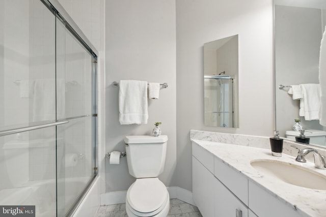 full bathroom with enclosed tub / shower combo, vanity, and toilet