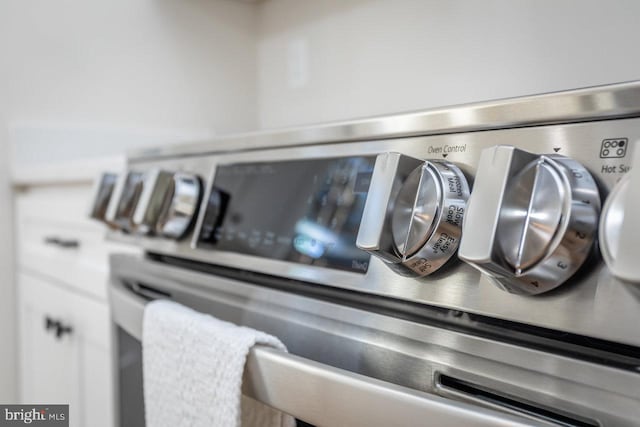 room details with stainless steel range oven