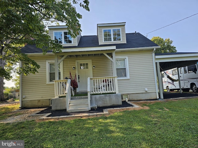 view of front facade featuring a carport, covered porch, and a front lawn