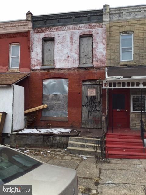 view of property featuring washer / dryer