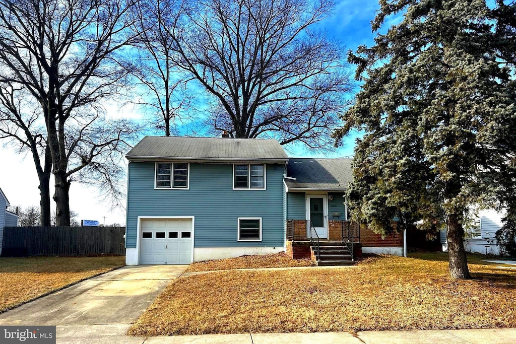 view of front facade featuring a garage