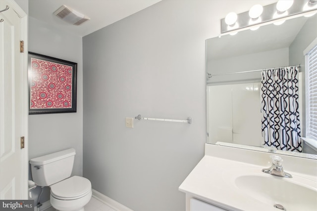 bathroom with vanity, curtained shower, and toilet