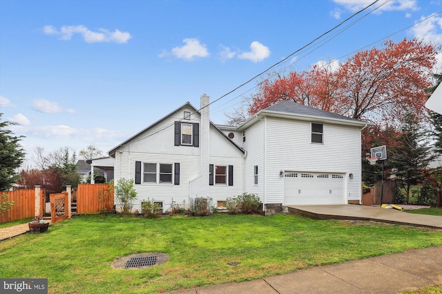 view of front facade featuring a garage and a front yard