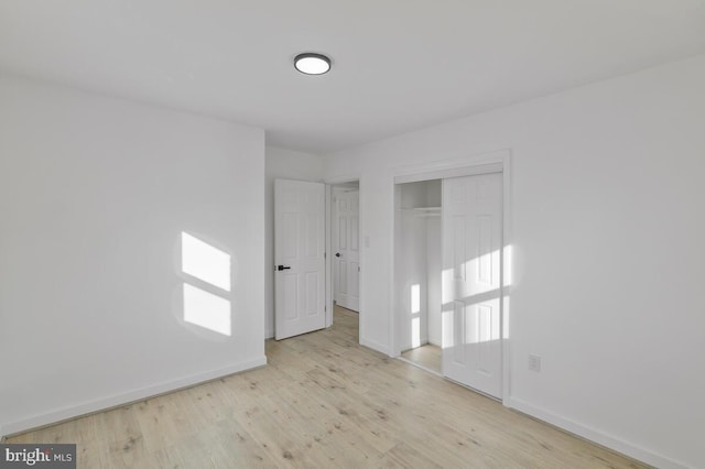 unfurnished room featuring light hardwood / wood-style floors