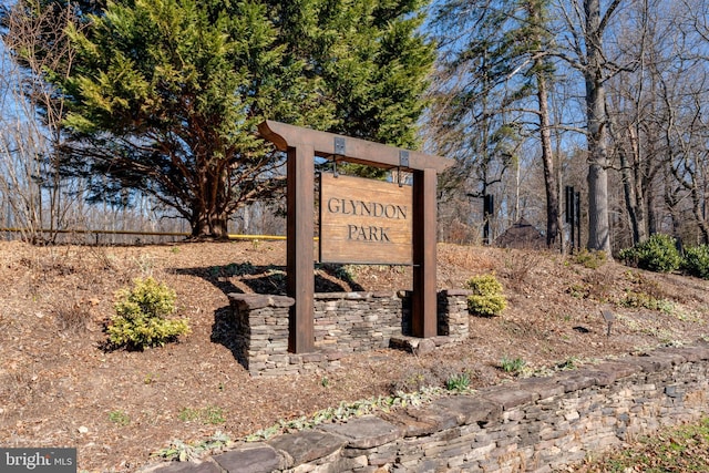 view of community / neighborhood sign