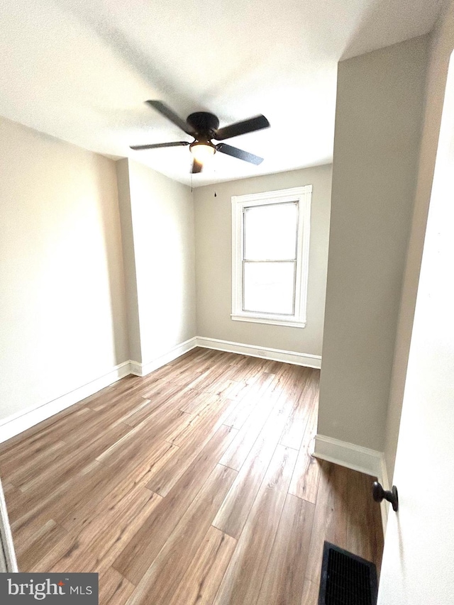 spare room featuring a textured ceiling, light hardwood / wood-style floors, and ceiling fan