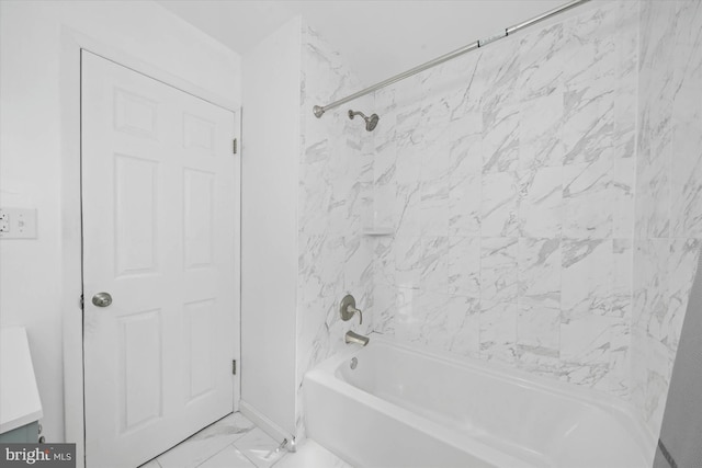 bathroom with tiled shower / bath combo