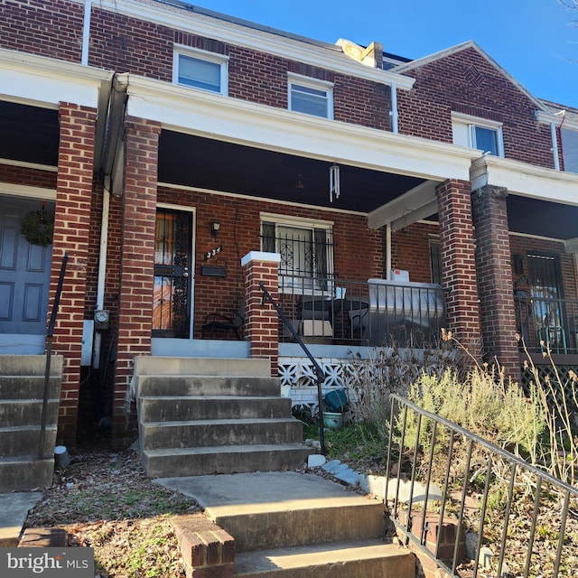 view of front of house featuring covered porch