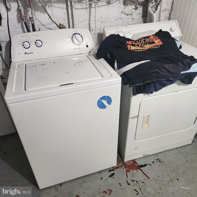 laundry room featuring washer / clothes dryer