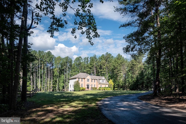 view of front of home featuring a front lawn