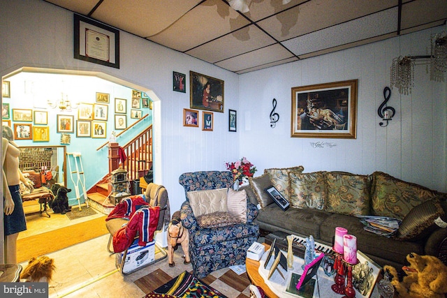 living room featuring a drop ceiling