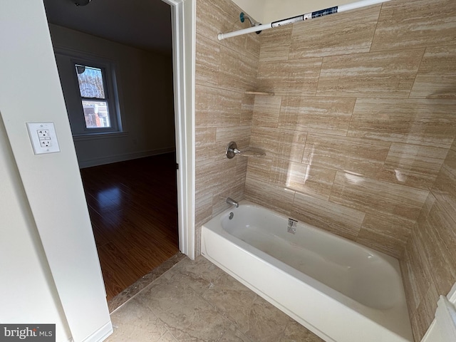 bathroom featuring tiled shower / bath