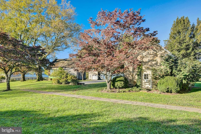 view of front of house featuring a front yard