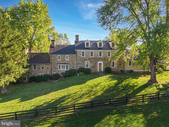 view of front of house with a front lawn