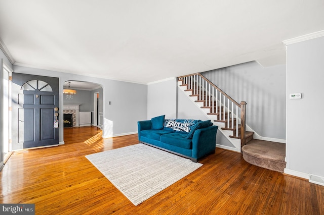 living room featuring hardwood / wood-style flooring and ornamental molding