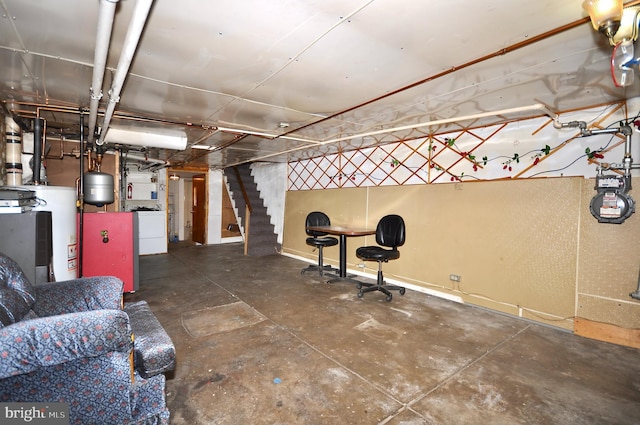 basement with washer / clothes dryer and water heater