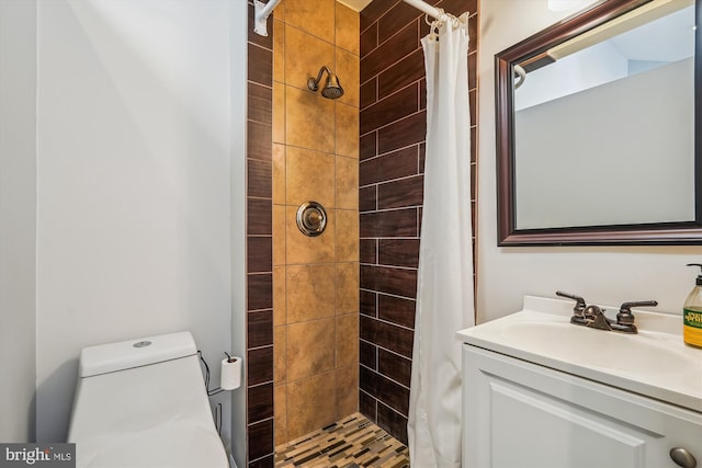 bathroom with vanity, curtained shower, and toilet